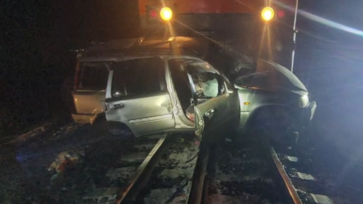 В Забайкалье двое взрослых и двое детей погибли при столкновении поезда с автомобилем