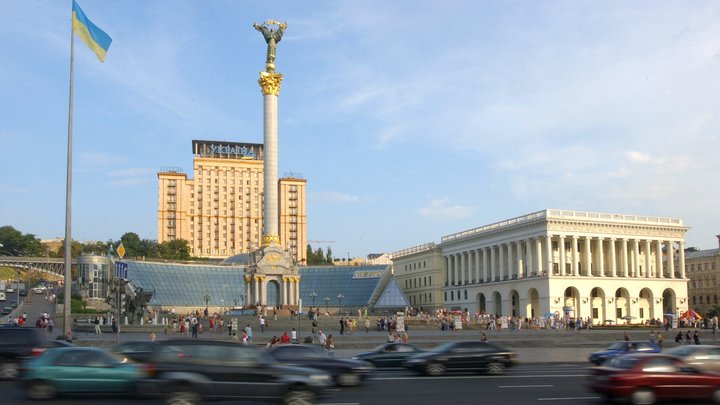 Дмитрий Медведев потроллил Киев фотографией майдана с флагом России