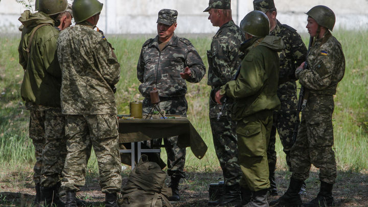 Уже и встать не могут: Украинские офицеры рассказали о повальном алкоголизме в ВСУ