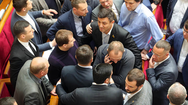 Запасаемся биноклями: Европейские театры заманивают зрителей драками украинских депутатов
