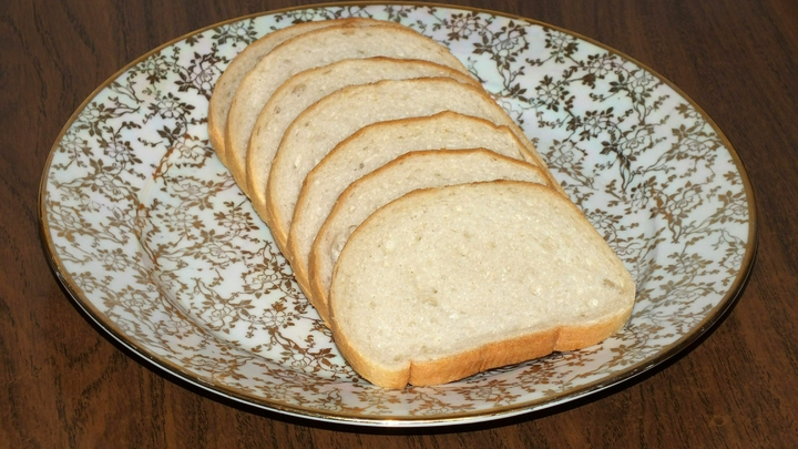 Лечиться пришли, а не отжираться: Пациентов в больнице кормят объедками и котлетами из каши - СМИ