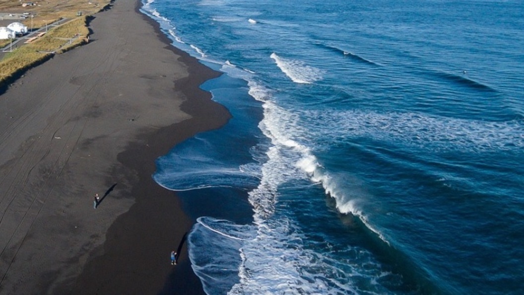 Камчатгидромет. Халактырский пляж серфинг. Халактырский пляж рассвет. Халактырский пляж турист. Халактырский пляж на Камчатке в июне фото.