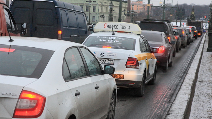 «Дергать старших диаспоры» Петербуржцы ищут управу на нелегалов после ограбления пассажирки такси