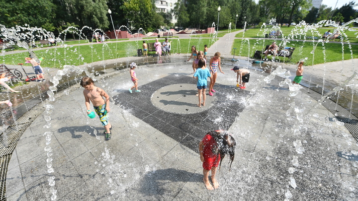 Поддерживать до выпускного: Путин заявил о длительной помощи семьям с детьми