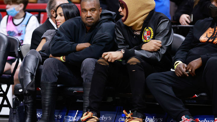 К афере подтянули даже Канье Уэста. Фанатов попытались обмануть и обокрасть