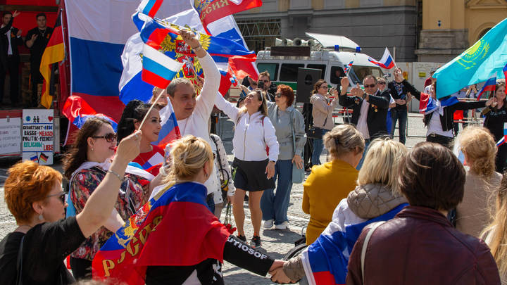 Стать своим на Западе теперь сложнее: Правила русофобов ужесточились