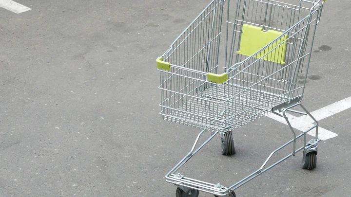 Это как вообще? Британец прошёлся по московским магазинам в поиске санкционки. Эксперимент его удивил