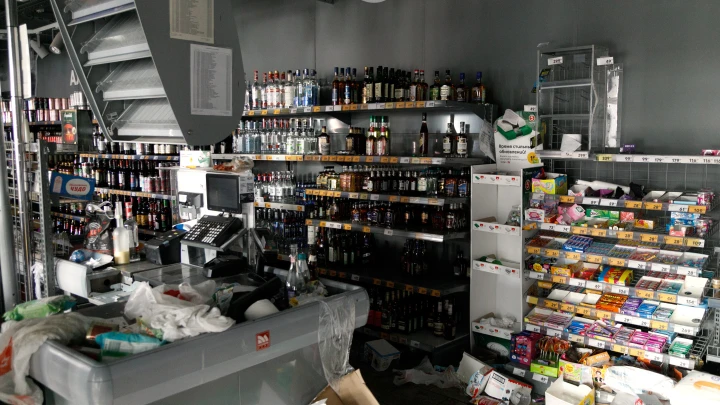 Опубликованы кадры погрома ВСУ в продуктовом магазине в Судже