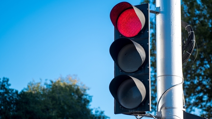 В Краснодаре светофоры на пересечении улиц Калинина и Чкалова отключили до 13 ноября