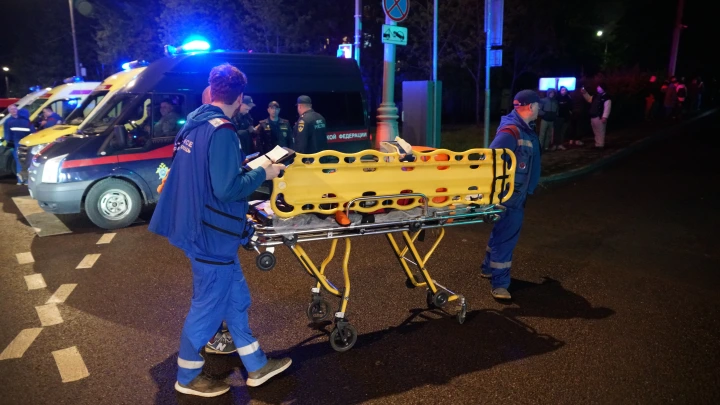 В Казахстане парня избивали и хотели задавить — полиция даже не вмешалась