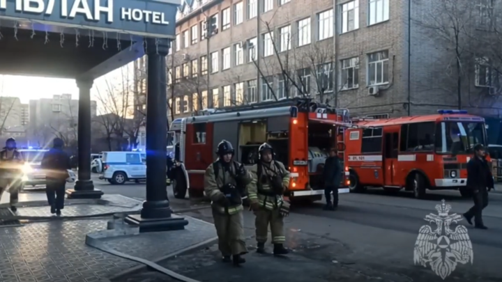 В центре Читы произошел пожар в девятиэтажной гостинице «Монблан»