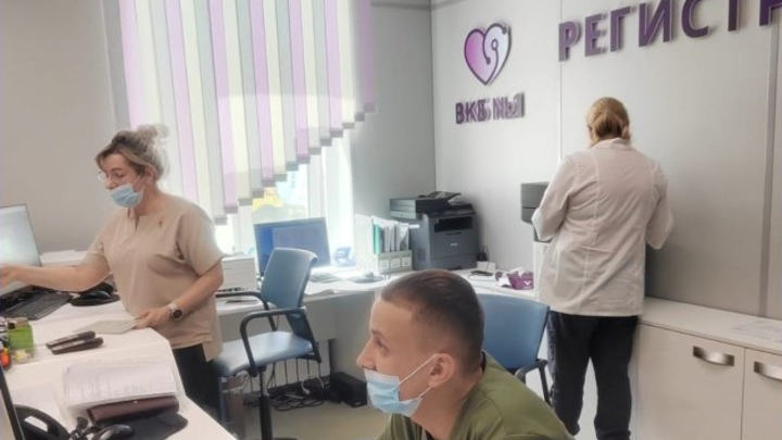 Во Владивостоке женщина внезапно родила на осмотре у гинеколога