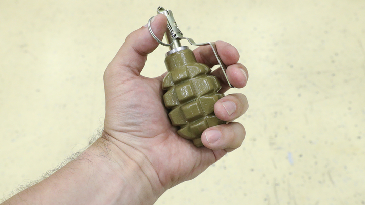 В Казани мужчина в военной форме взорвал гранату перед детьми