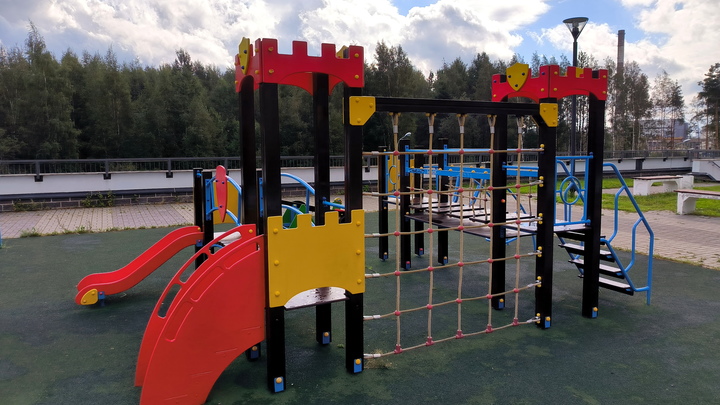 Почти час ходил один по городу: В Красноярске малыш сбежал из детского сада