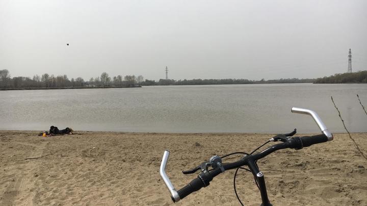 В Новосибирске катер с пятью пассажирами сел на мель
