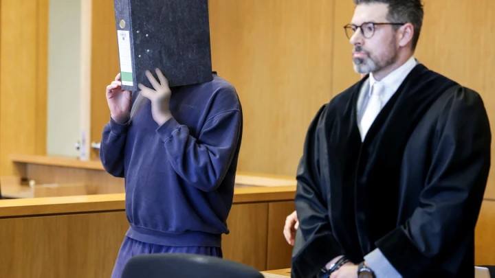 Медбрата приговорили к пожизненному за убийство 10 пациентов обезболивающим