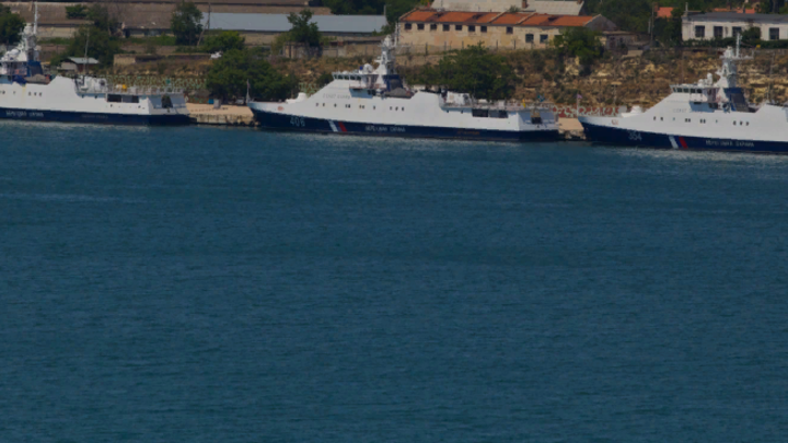 Британские разведчики добрались до Крыма? В Севастополе заметили странный экипаж