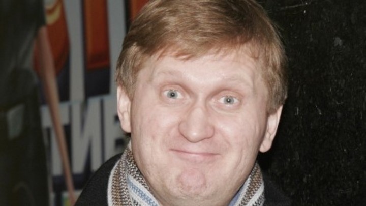 Звездный участник Уральских пельменей Андрей Рожков отправился в тур по свердловским колониям