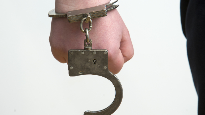 Матерился на полицейских: Пьяный уралец устроил авиадебош в аэропорту «Толмачёво»