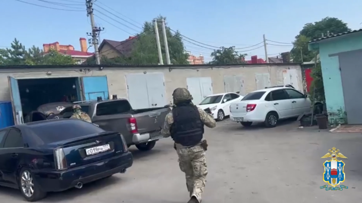 В Ростове задержали грабителя с автоматом, гранатой и липовым удостоверением правоохранителя