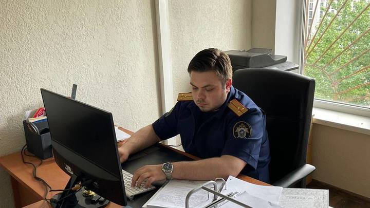 Москвич завел интимную переписку со школьницей