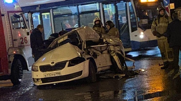 ДТП с маршруткой на проспекте Славы в Санкт-Петербурге попало на видео