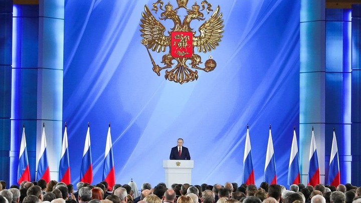 Владимир Путин поручил за три года завершить строительство трассы от Петербурга до Екатеринбурга