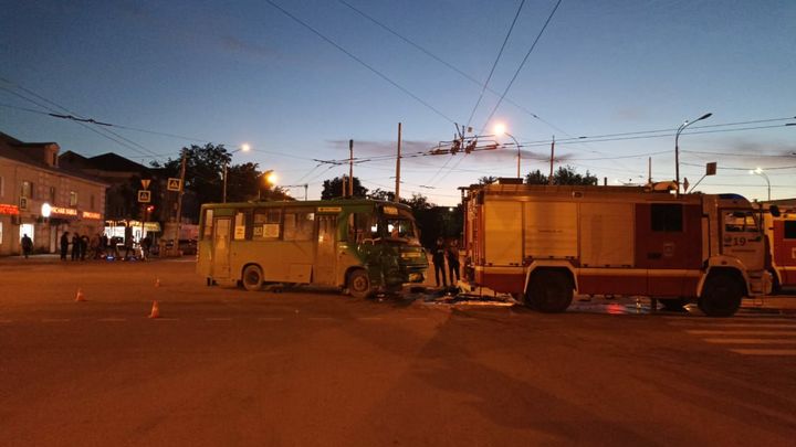 ГИБДД раскрыла детали ДТП с автобусом и пожарной машиной в Екатеринбурге, в котором погиб кондуктор