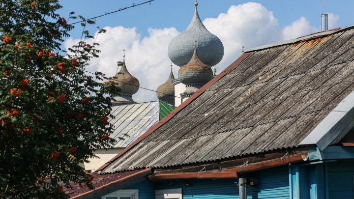 «Никто об этом не узнает»: Что пережили два канадца и австралиец в России