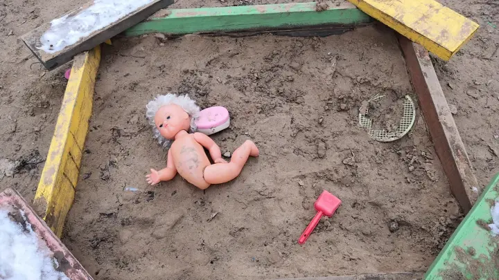 Сам покатился: в Петербурге автомобиль без водителя задавил ребёнка насмерть