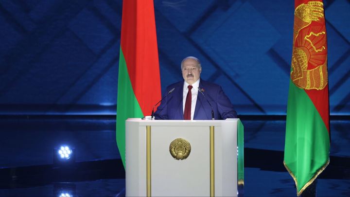 Я же диктатор: Лукашенко противопоставил белорусскую демократию западным ценностям