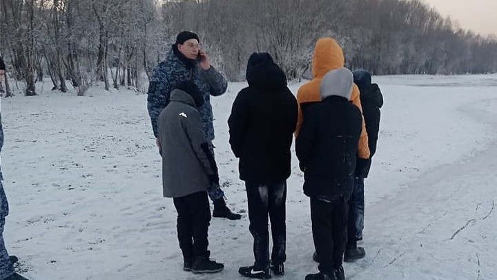 Пятерых детей сняли со льда на Оби спасатели МАСС Новосибирска