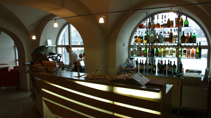 В Саратове после скандала оштрафовали бар, куда не пустили мужчину в военной форме