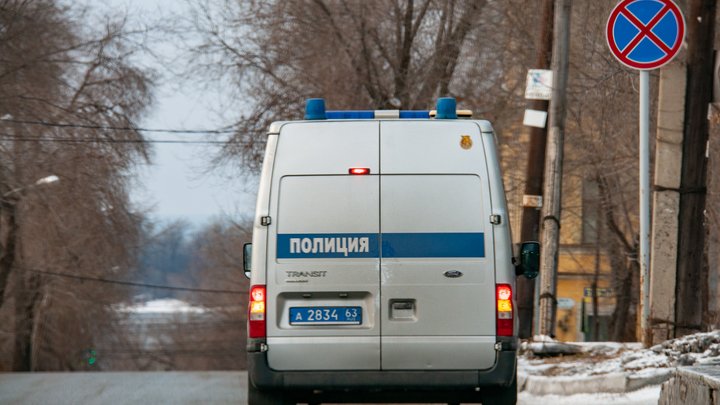 Аккуратнее на дорогах: в Самарской области автомобиль вылетел в кювет и перевернулся