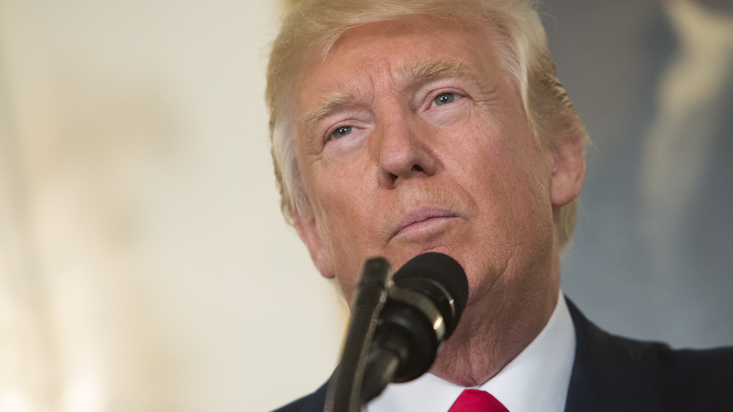Трамп объявил убийцей наехавшего на протестующих в Шарлотсвилле водителя Трамп объявил убийцей наехавшего на протестующих в Шарлотсвилле водителя
