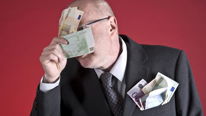 Доска позора для алиментщиков. Сработает ли новый чёрный список?