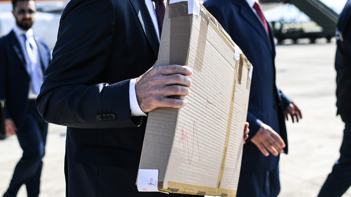 В итальянском аэропорту обнаружили странные посылки в Киев: Работники устроили бунт