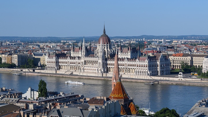 Униженный в Венгрии посол США получил пинок в прямом эфире