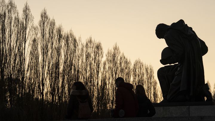 Пядь земли - как в одном фильме смешались меры длины, героизм и будущее предательство