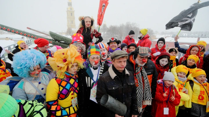 Поздравления на День смеха: стихи и проза к празднику