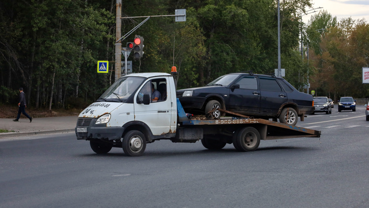 Владельцам старых авто начали массово выписывать штрафы. За что водителей наказывает ГАИ?