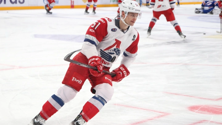 В Ярославле на полмиллиона рублей оштрафовали хоккейного болельщика, выбежавшего на лёд во время матча