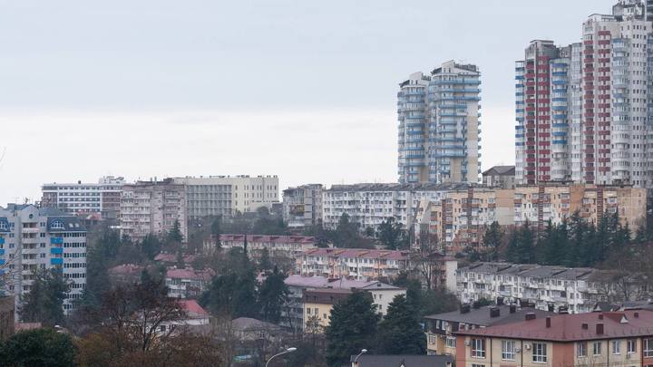 В Сочи к концу 2023 года начнут проектировать и строить около 40 соцобъектов