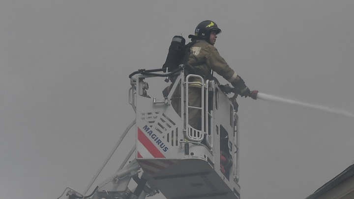 Пожар в центре Москвы: Людей срочно выводят из ТЦ Елоховский пассаж