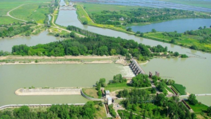 На Кубани Федоровский гидроузел закрыли для проезда на два года, местные жители против