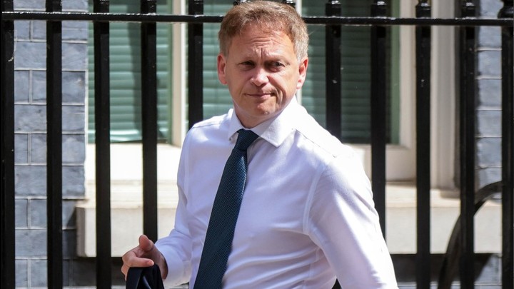 Британия вслед за Францией: Министр обороны проиграл на выборах в парламент