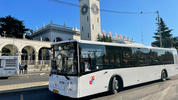 В Сочи запустят ночные автобусные маршруты до аэропорта