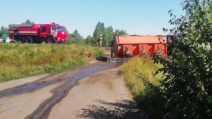 В Курганской области попал в ДТП бензовоз с горючим