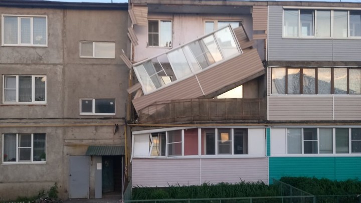 В Нижегородской области в панельном доме обрушился балкон