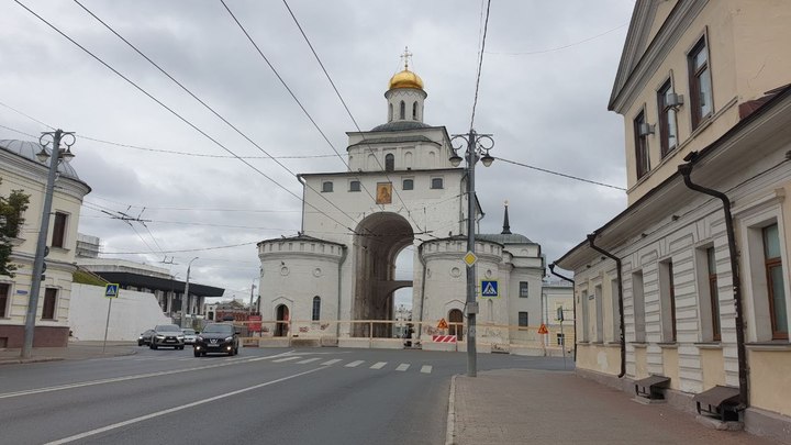 Дорогу вокруг Золотых ворот сужать из-за ремонта передумали
